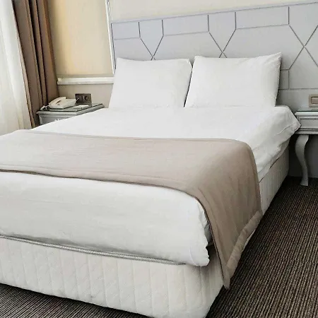 Triada Hotel